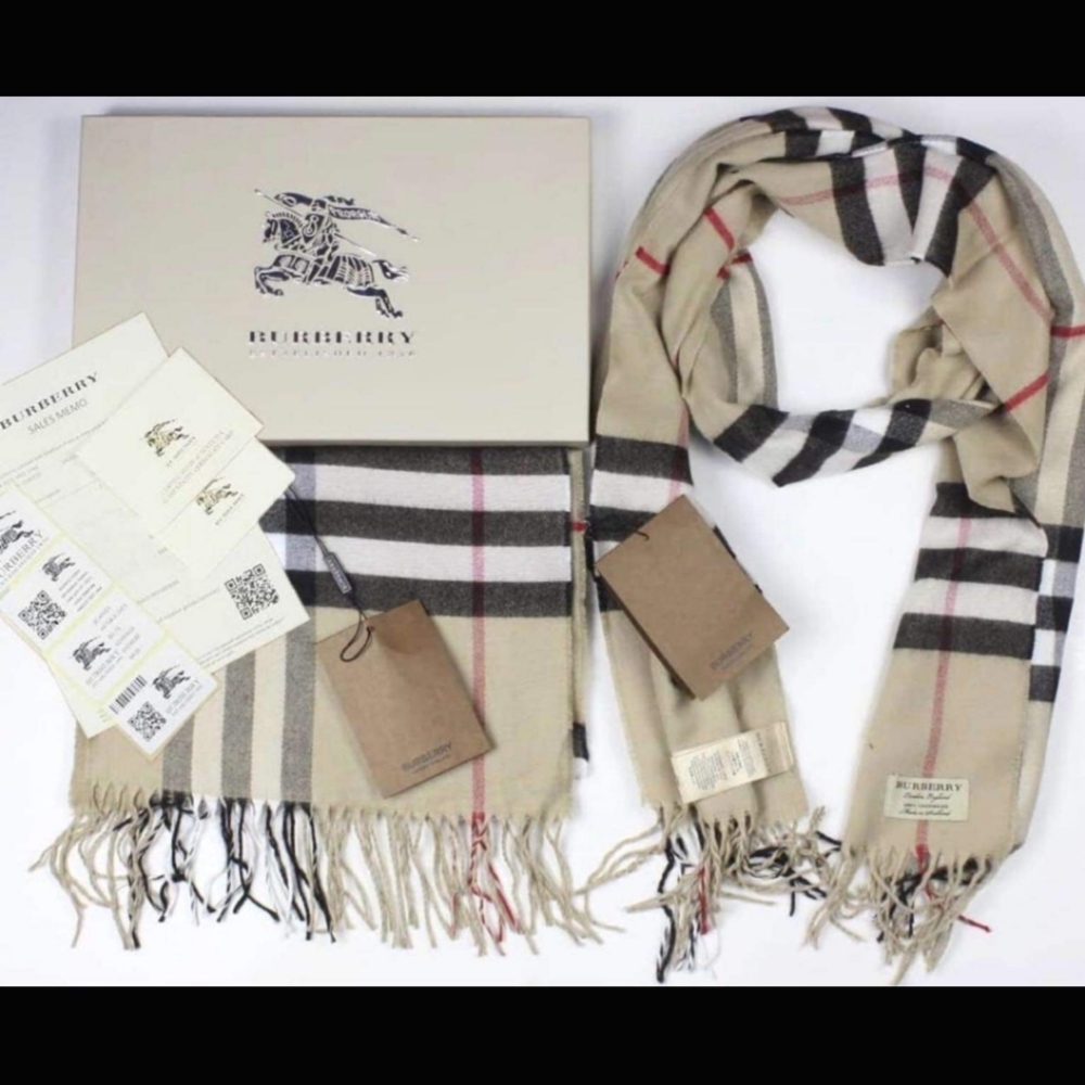 BURBERRY SCARF WITH CERTIFICATION